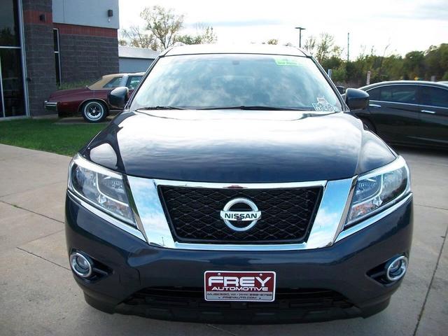 Photo of 2015 Blue Nissan Pathfinder