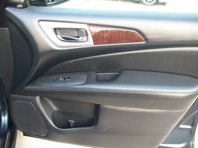 Photo of 2015 Blue Nissan Pathfinder