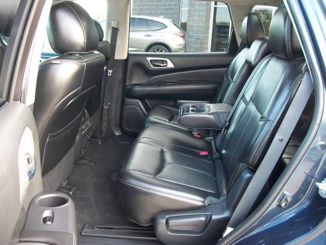 Photo of 2015 Blue Nissan Pathfinder
