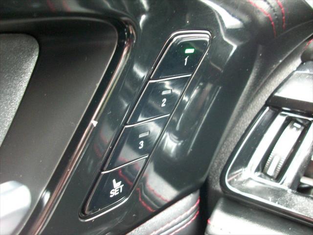 Photo of 2023 Gray Acura MDX