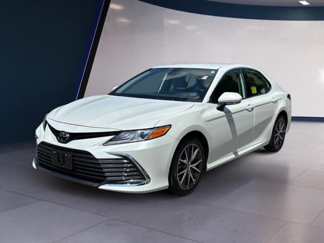 Photo of 2024 White Toyota Camry