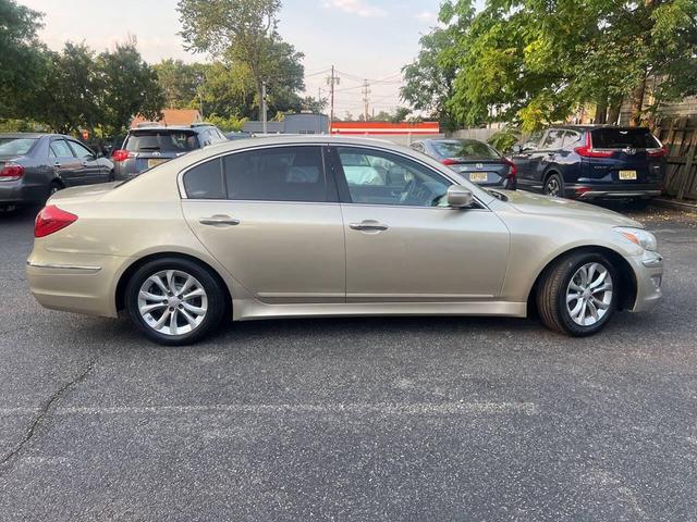 Photo of 2012 Champagne Hyundai Genesis
