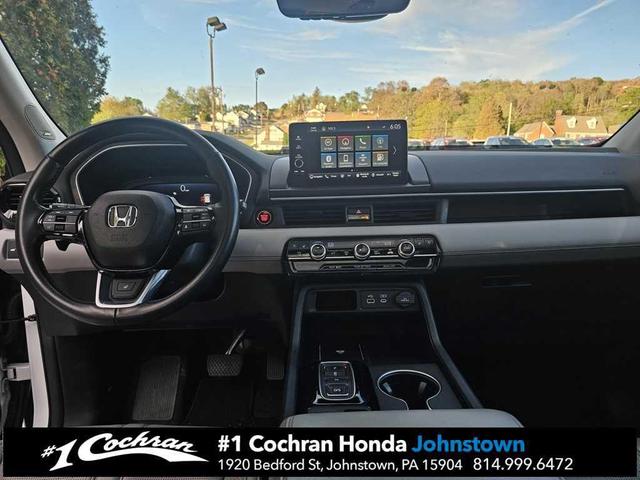Photo of 2023 Platinum White Pearl Honda Pilot