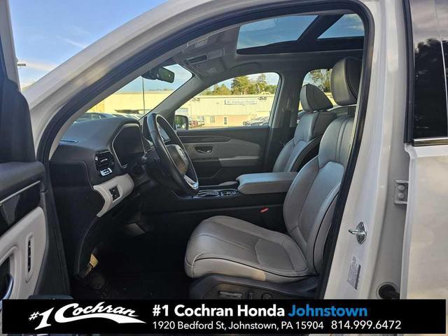 Photo of 2023 Platinum White Pearl Honda Pilot