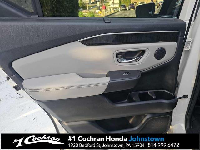 Photo of 2023 Platinum White Pearl Honda Pilot