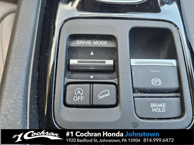 Photo of 2023 Platinum White Pearl Honda Pilot