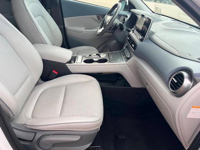 Photo of 2021 White Hyundai KONA EV