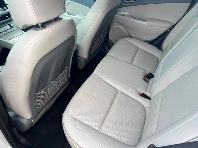 Photo of 2021 White Hyundai KONA EV