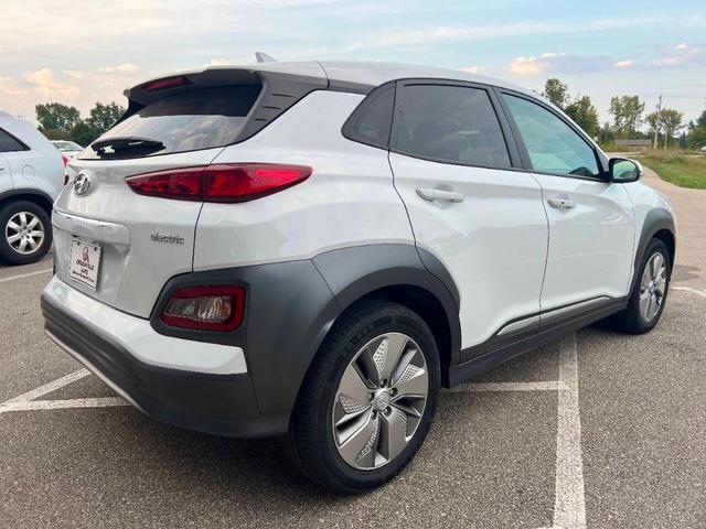 Photo of 2021 White Hyundai KONA EV