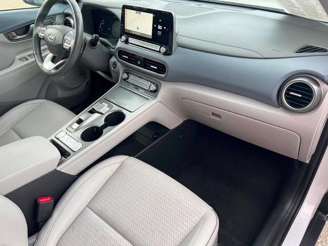 Photo of 2021 White Hyundai KONA EV