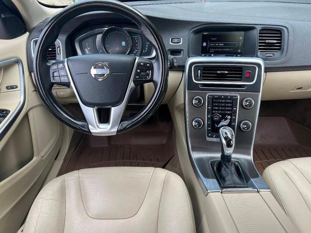 Photo of 2015 Flamenco Red Metallic Volvo V60