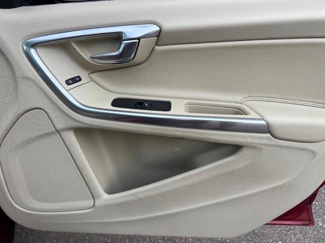 Photo of 2015 Flamenco Red Metallic Volvo V60