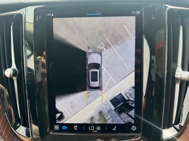 Photo of 2024 Blue Volvo XC60
