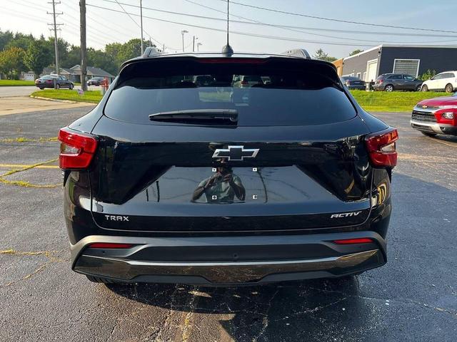 Photo of 2025 Mosaic Black Metallic Chevrolet Trax