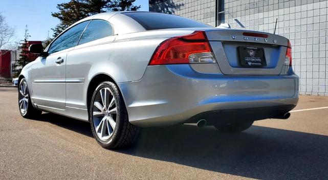 Photo of 2011 Electric Silver Metallic Volvo C70