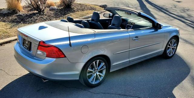 Photo of 2011 Electric Silver Metallic Volvo C70
