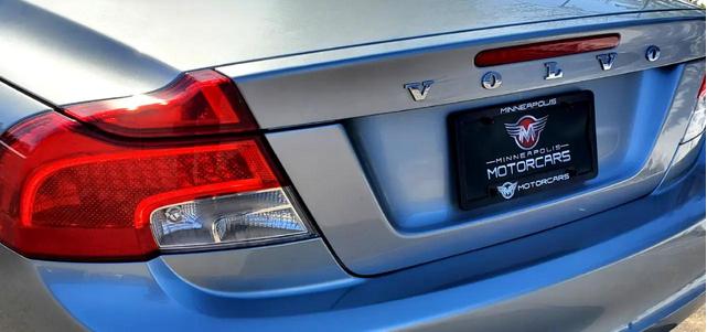 Photo of 2011 Electric Silver Metallic Volvo C70