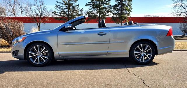 Photo of 2011 Electric Silver Metallic Volvo C70