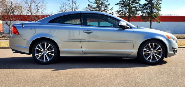 Photo of 2011 Electric Silver Metallic Volvo C70