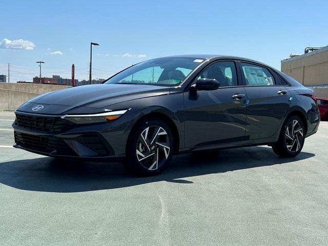Photo of 2025 Ecotronic Gray Hyundai ELANTRA