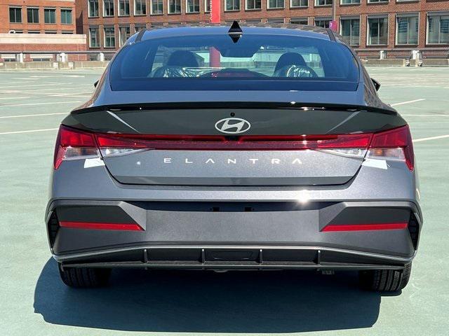 Photo of 2025 Ecotronic Gray Hyundai ELANTRA