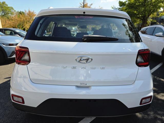 Photo of 2025 Lunar White Hyundai VENUE
