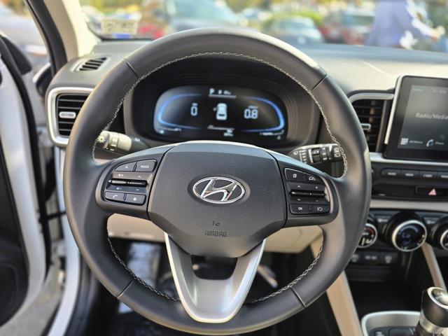 Photo of 2025 Lunar White Hyundai VENUE