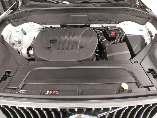 Photo of 2023 Crystal White Metallic Volvo XC90
