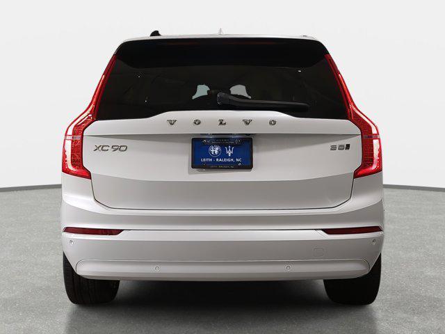 Photo of 2023 Crystal White Metallic Volvo XC90