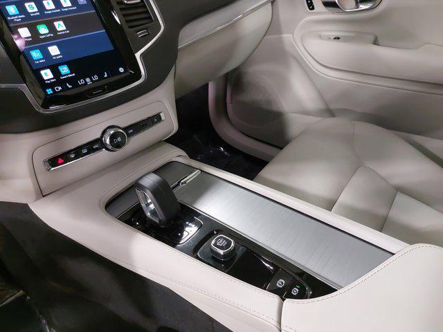 Photo of 2023 Crystal White Metallic Volvo XC90