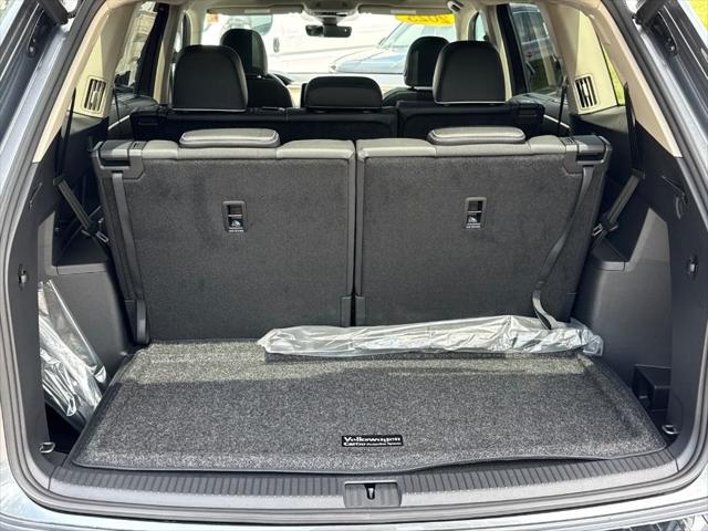 Photo of 2025 Platinum Gray Metallic Volkswagen Atlas