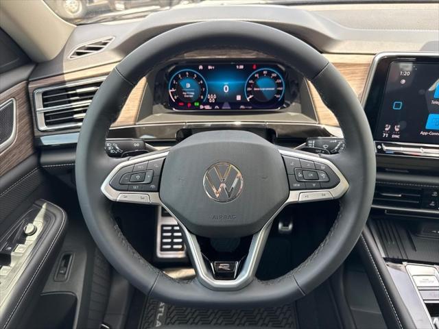 Photo of 2025 Platinum Gray Metallic Volkswagen Atlas