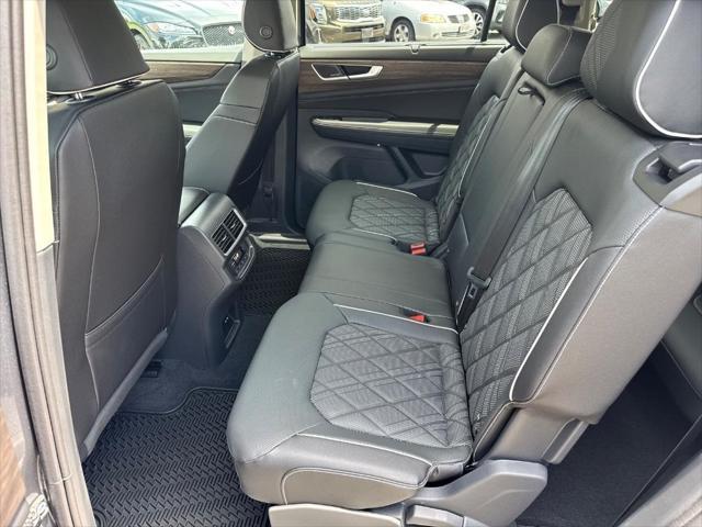 Photo of 2025 Platinum Gray Metallic Volkswagen Atlas