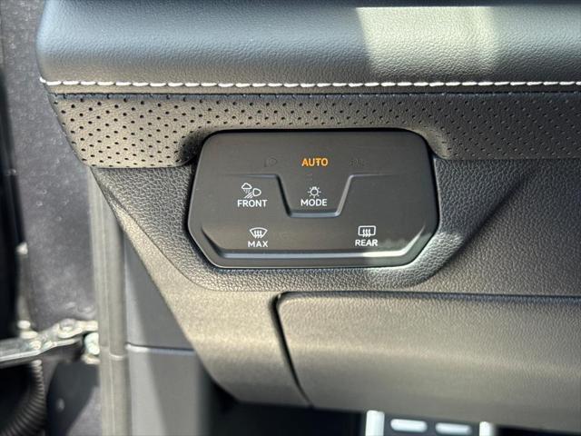 Photo of 2025 Platinum Gray Metallic Volkswagen Atlas