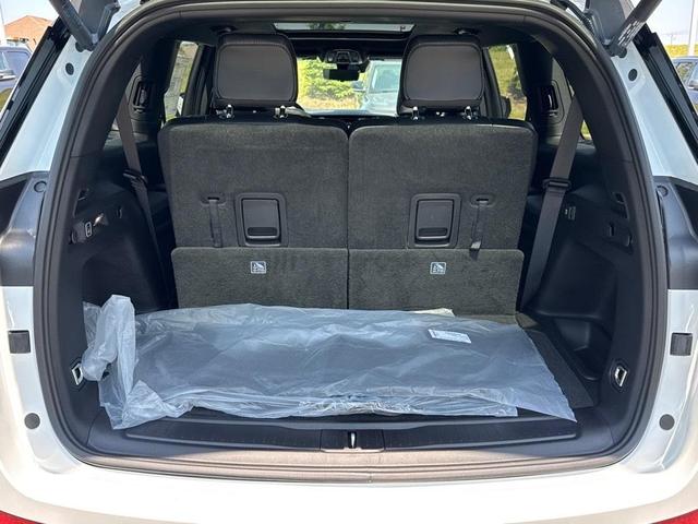 Photo of 2025 Bright White Clearcoat Jeep Grand Cherokee L