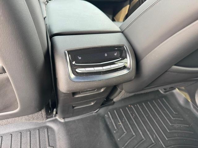 Photo of 2023 Crystal White Tricoat Cadillac XT6