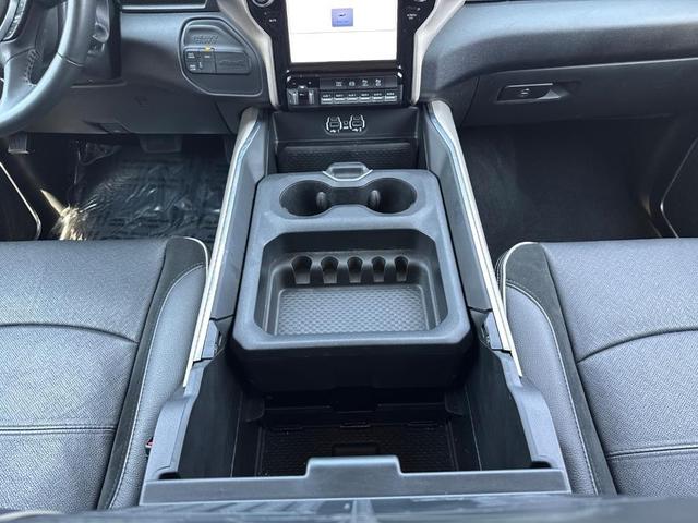 Photo of 2024 Diamond Black Crystal Pearlcoat RAM 2500