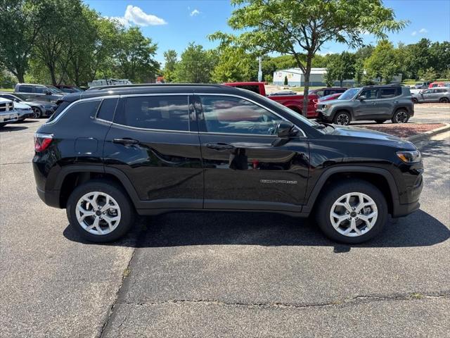 Photo of 2025 Diamond Black Crystal Pearlcoat Jeep Compass