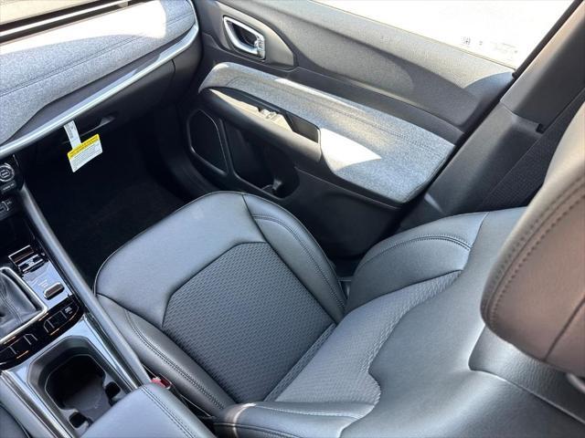 Photo of 2025 Diamond Black Crystal Pearlcoat Jeep Compass
