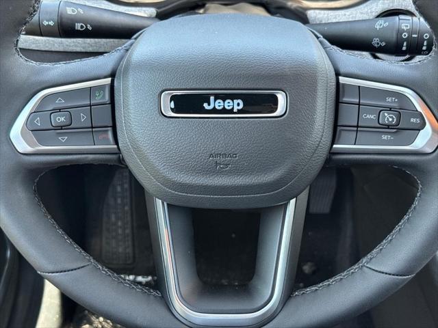 Photo of 2025 Diamond Black Crystal Pearlcoat Jeep Compass