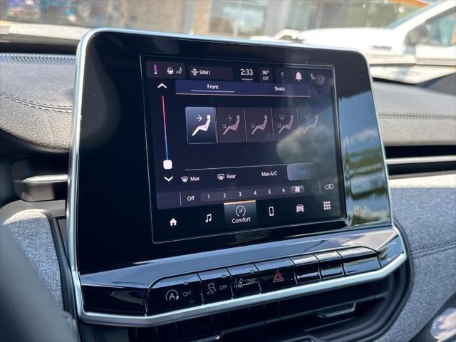 Photo of 2025 Diamond Black Crystal Pearlcoat Jeep Compass