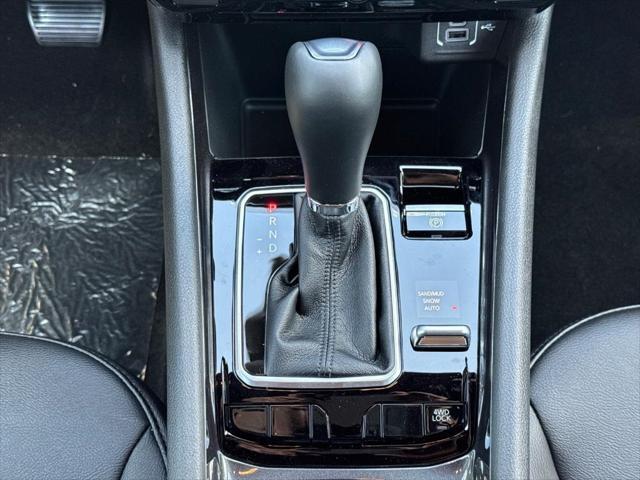 Photo of 2025 Diamond Black Crystal Pearlcoat Jeep Compass