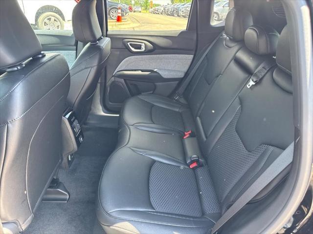 Photo of 2025 Diamond Black Crystal Pearlcoat Jeep Compass