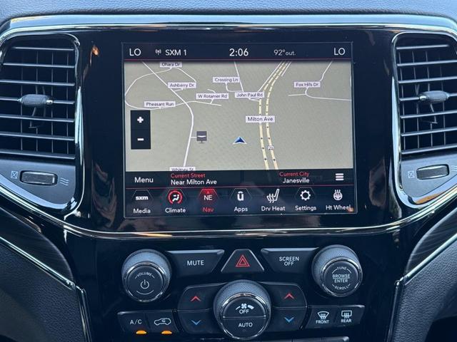 Photo of 2019 Diamond Black Crystal Pearlcoat Jeep Grand Cherokee