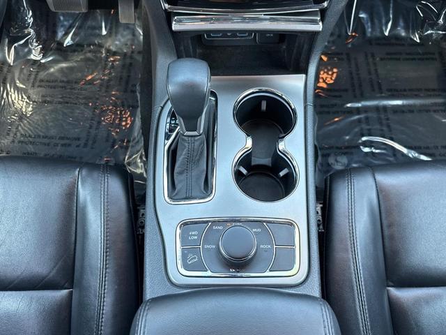 Photo of 2019 Diamond Black Crystal Pearlcoat Jeep Grand Cherokee