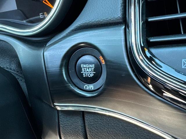 Photo of 2019 Diamond Black Crystal Pearlcoat Jeep Grand Cherokee