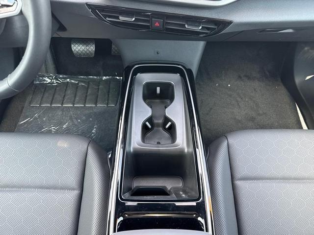 Photo of 2025 pure gray Volkswagen ID.4