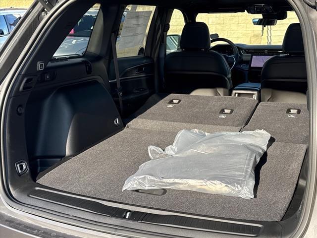 Photo of 2025 Baltic Gray Metallic Clearcoat Jeep Grand Cherokee