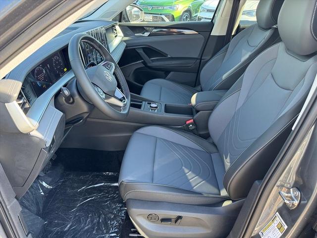 Photo of 2025 Platinum Gray Metallic Volkswagen Tiguan