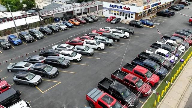Photo of 2021 GRAY Chevrolet Colorado